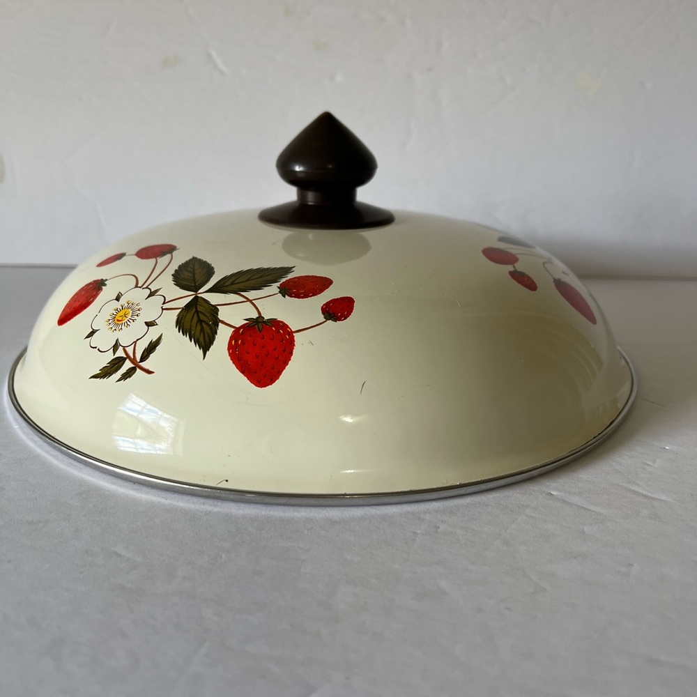 VTG Sheffield Strawberries 'n Cream Cookware Replacement Lid 9 3/4" Area Damage - Picture 2 of 9